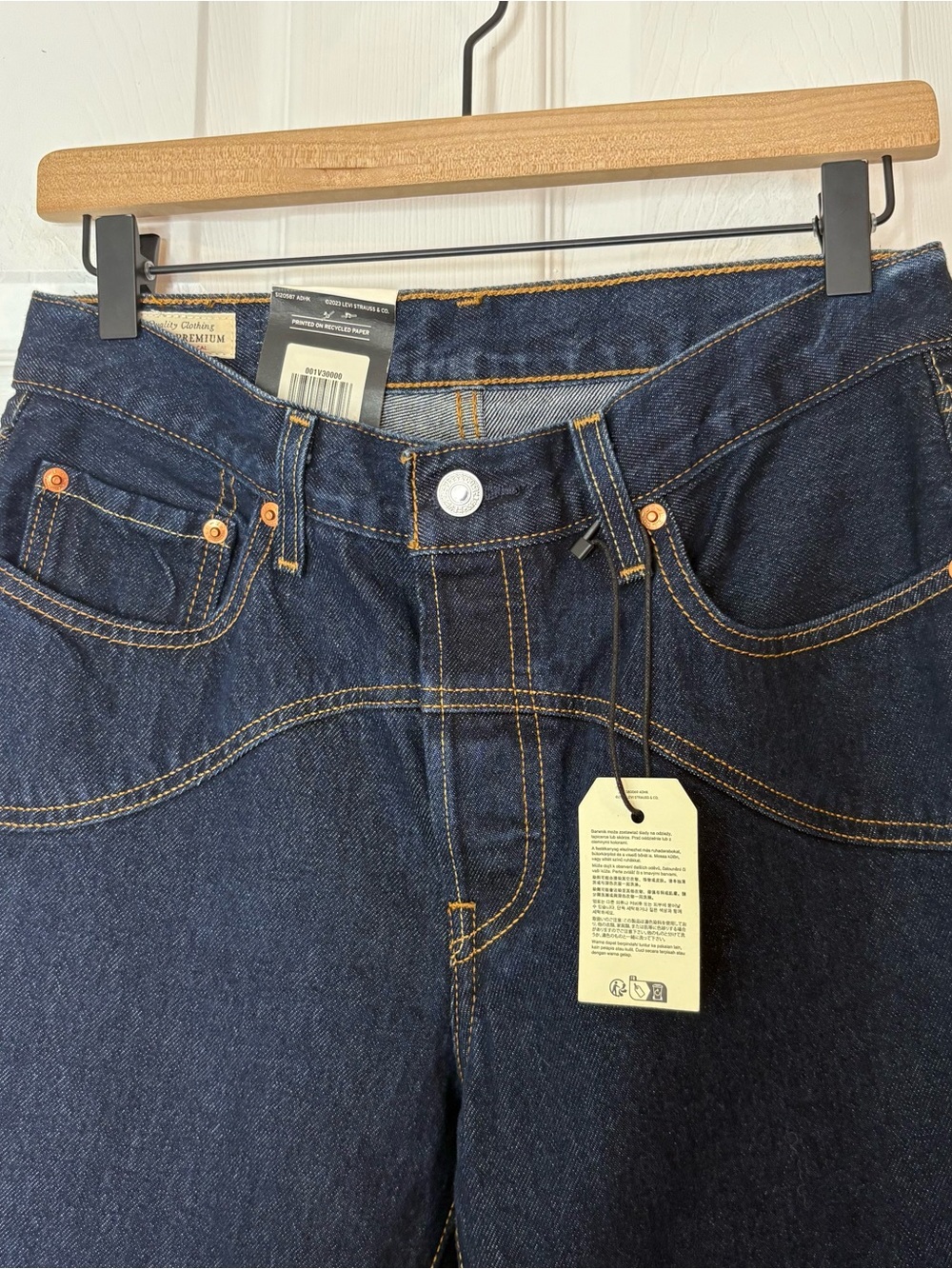 Levi’s 501® '90s Western Women's Jeans, 27 x 30 - Picture 6 of 15